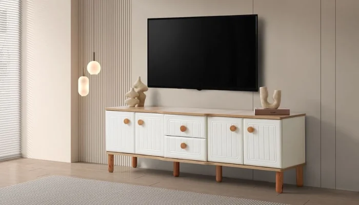 Viyana konsol işçiliği ve minimalist metal kulp tasarımını gösteren, ürünün malzeme kalitesine odaklanan yakın çekim.