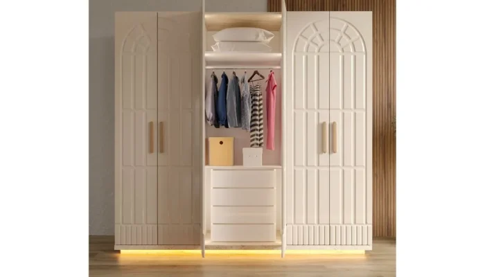 Anatolia serisi 6 kapaklı gardırop modeli; kemerli dış kapak tasarımı, geniş askı alanları, iç çekmece modülü ve alt kısımda yer alan gizli LED aydınlatma detayı.