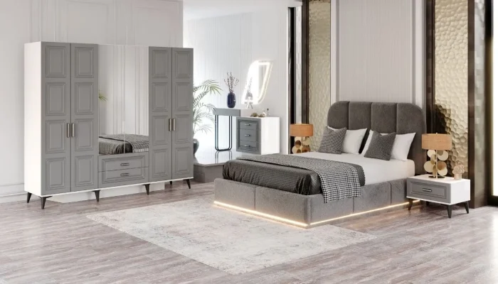 Mona Yatak Odası Takımı'nın genel görünümü. Gri panelli gardırop, led ışıklı karyola, komodinler ve dresuarın modern bir yatak odası ortamındaki yerleşimi.