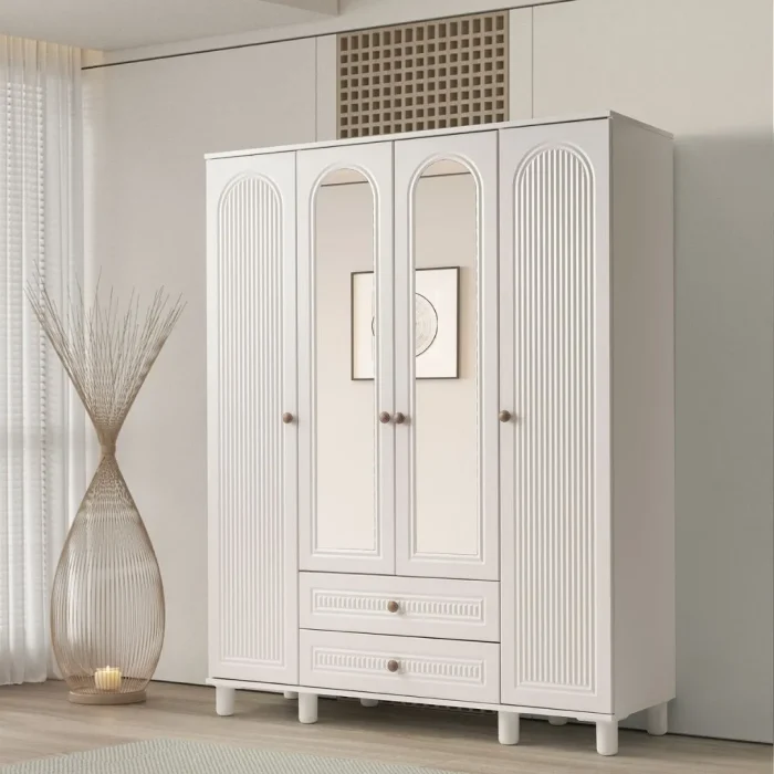 Masal 4 kapılı gardırop beyaz renk, kemerli aynalı kapılar, dikey çizgi detayı ve 2 çekmeceli modern tasarım