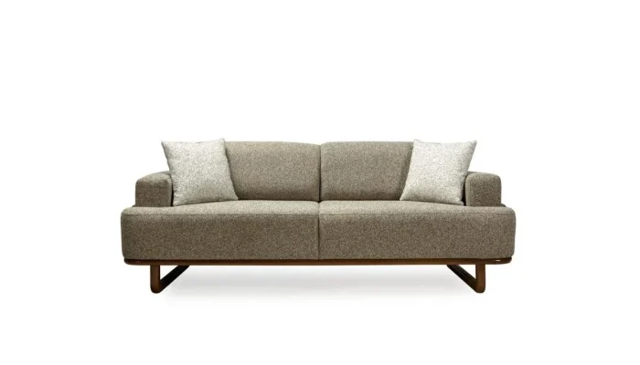 Venedik modern üçlü koltuk; silinebilir ithal kumaş dokusu, geniş oturum alanı ve konfor odaklı sırt yapısı.